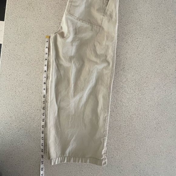 Royal Robbins beige high rise capris - Picture 4 of 10